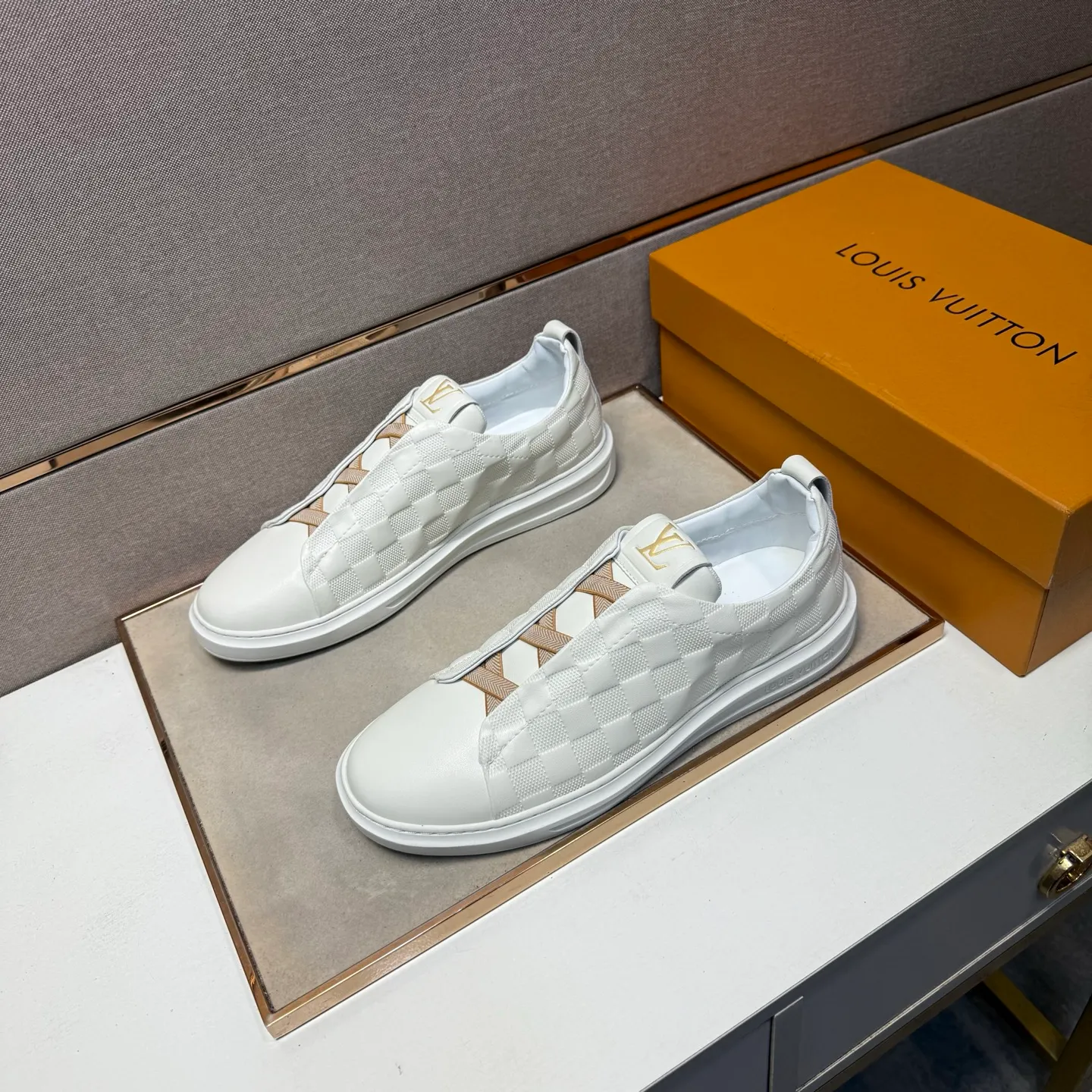 ⬛️Men's shoes 💰p442【LV～】Men's casual shoes 2025z cabinet sales simultaneously 🔶Size: 38-44#️⃣ 🔷2 colors🔜The upper is made of multi-material splicing➕Genuine leather lining, comfortable and breathable, sole: original comfortable and wear-resistant outsole, ⚠️Real shot📱Photographed🎬The real thing is better📢📢📢